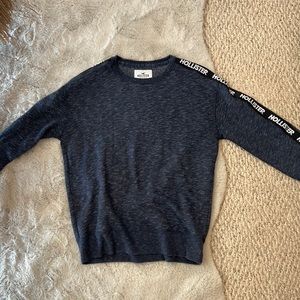 hollister crew neck | size medium |